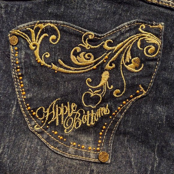 13 / 14 Apple Bottom Denim Jean Capri Shorts Acid Wash Embroidered Gold Logo - Picture 1 of 3